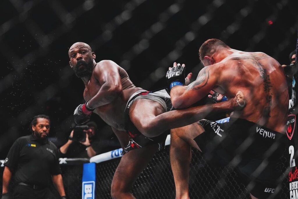 Jon Jones kicks Stipe Miocic
