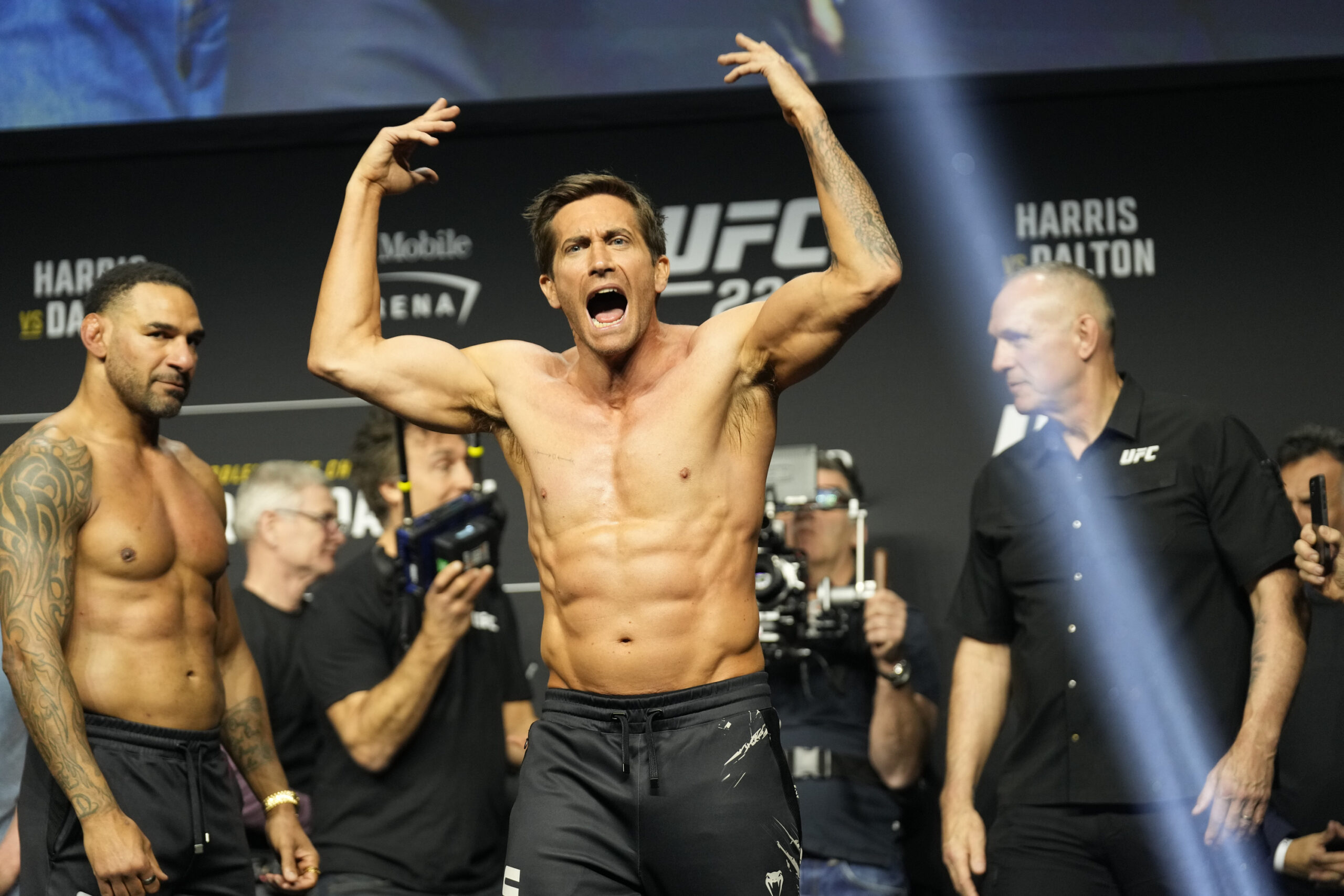 Jake Gyllenhaal’s complete training and diet regimen